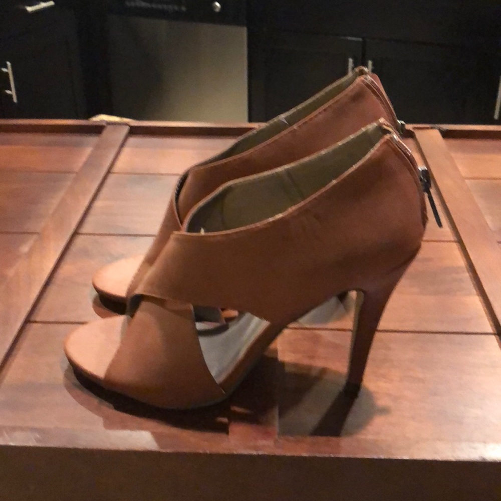 Heels - Picture 2 of 6